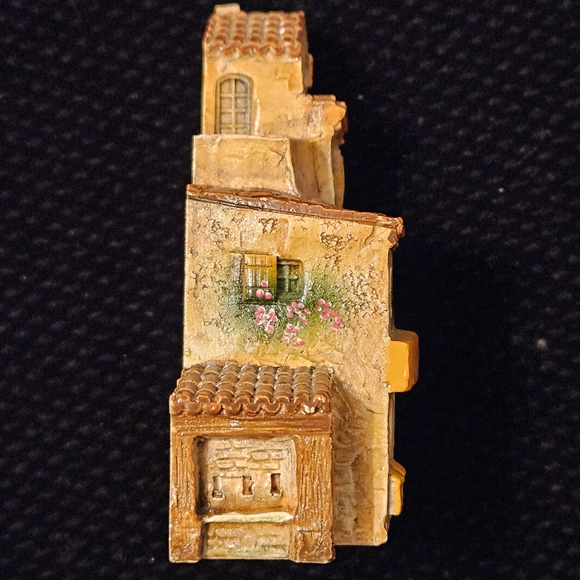 J. Carlton Hand Painted Miniature Building ~ Dominic Gault La Poste #210248 - Picture 3 of 5
